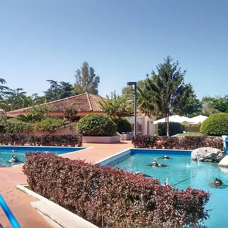 Ξενοδοχείο με διαμερίσματα Villaggio Turistico La Mantinera - 3*