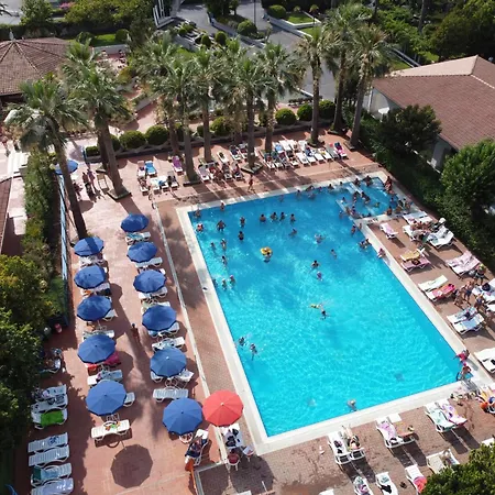 Villaggio Turistico La Mantinera - Apartmanhotel 3*