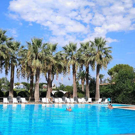 Villaggio Turistico La Mantinera - מלון דירות 3*