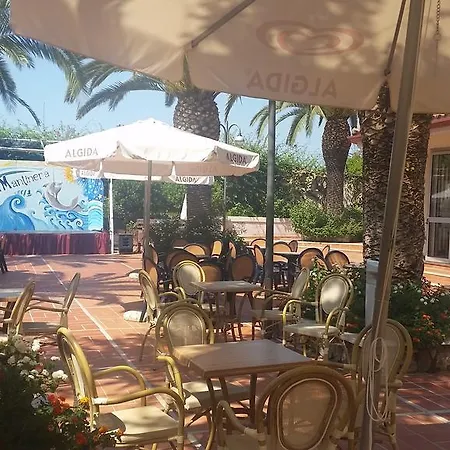 מלון דירות Villaggio Turistico La Mantinera - 3*