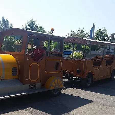 Ξενοδοχείο με διαμερίσματα Villaggio Turistico La Mantinera - 3*