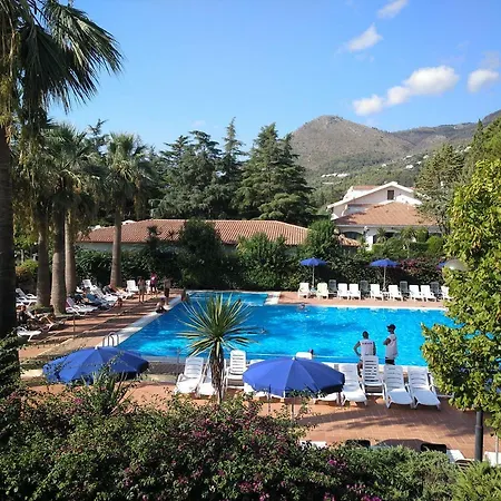 Apartmanhotel Villaggio Turistico La Mantinera - 3*