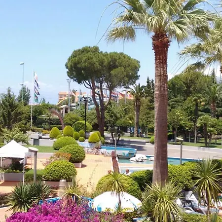 Villaggio Turistico La Mantinera - Apartmanhotel 3*
