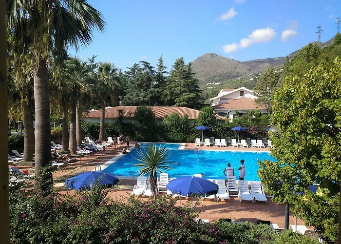 Aparthotel Villaggio Turistico La Mantinera - 3*