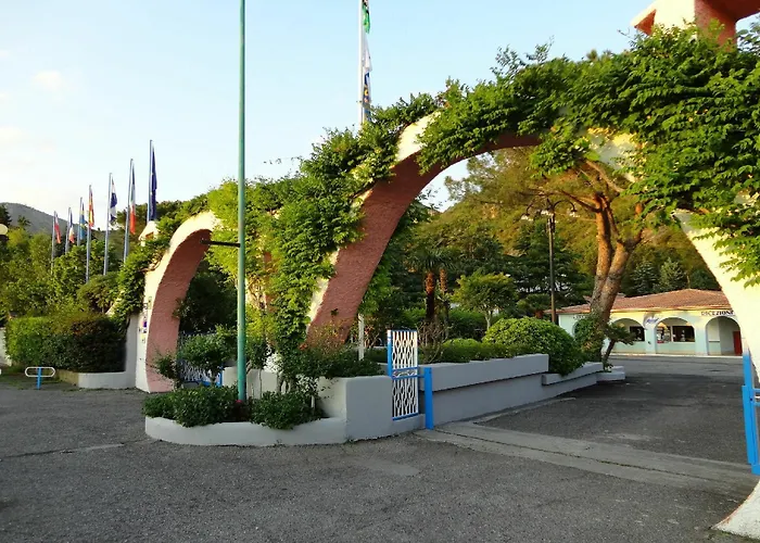 Aparthotel Villaggio Turistico La Mantinera -